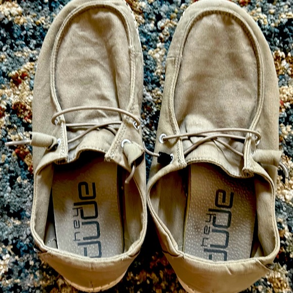 Beige colored hey dudes missing a little lace tab - Picture 1 of 7